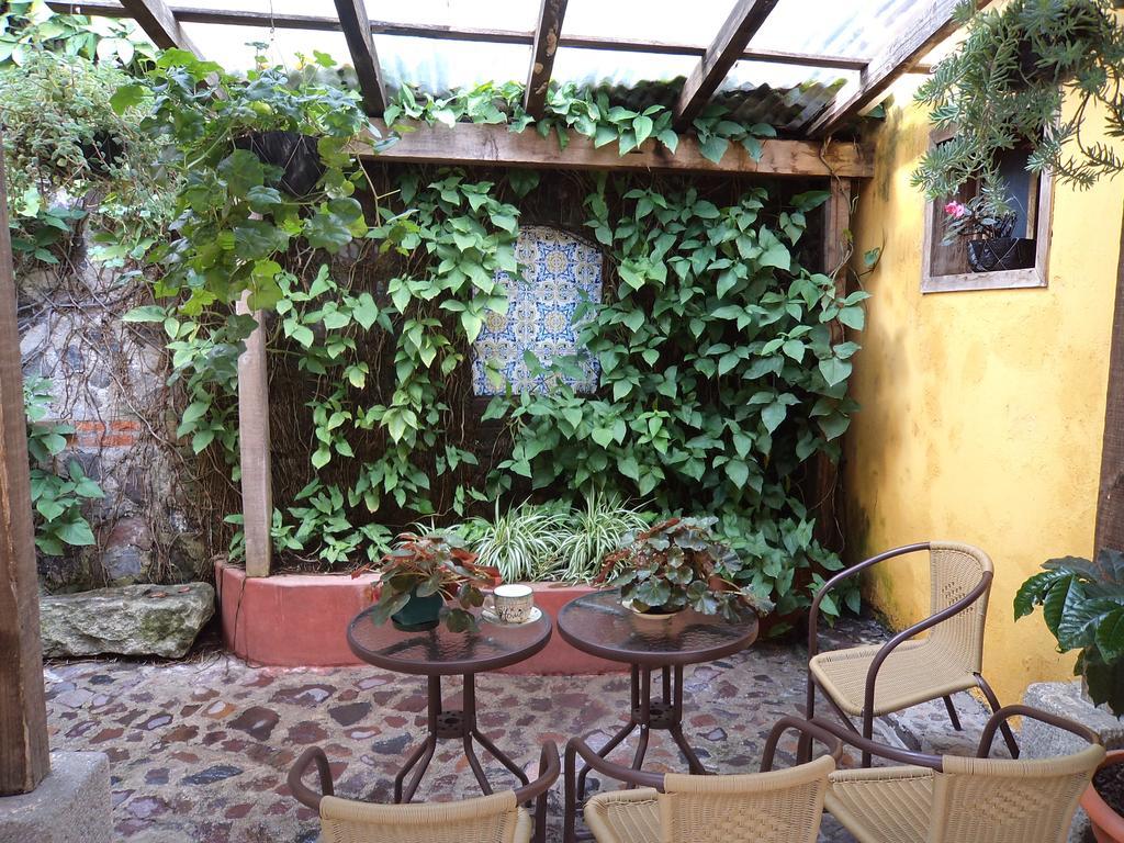 Chez Juanca Hotel Cafe Antigua Exterior photo